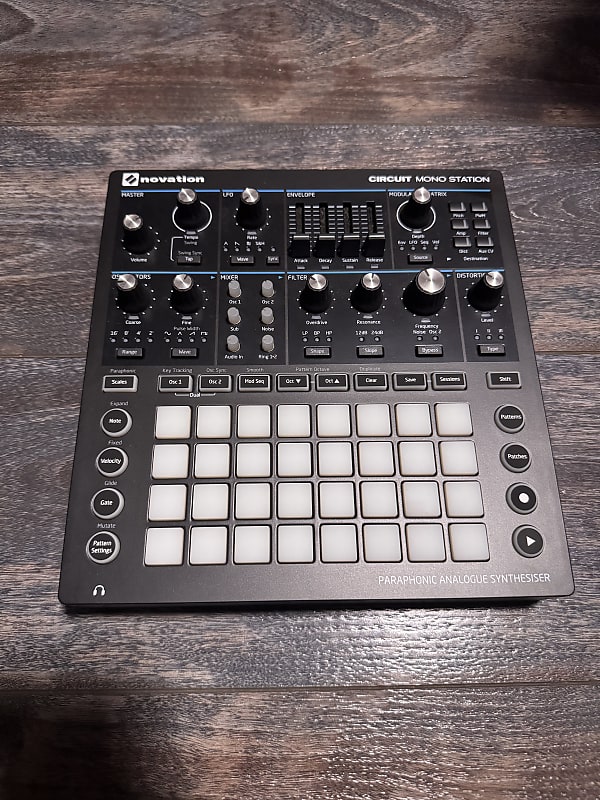 Novation Circuit Mono Station Paraphonic Synthesizer | Reverb