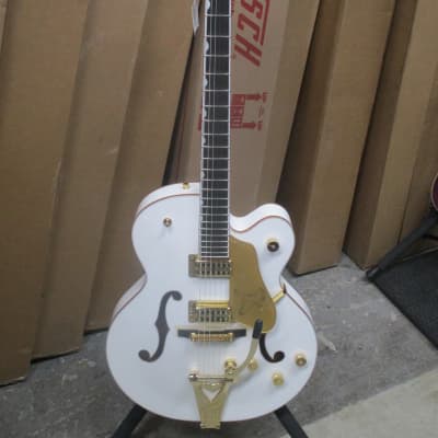 Gretsch G6136T-WHT Players Edition Falcon with String-Thru Bigsby 2016 - 2020 - White image 1