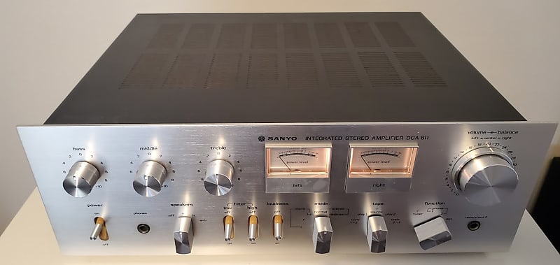 Vintage Stereo Integrated Amplifier SANYO DCA 611