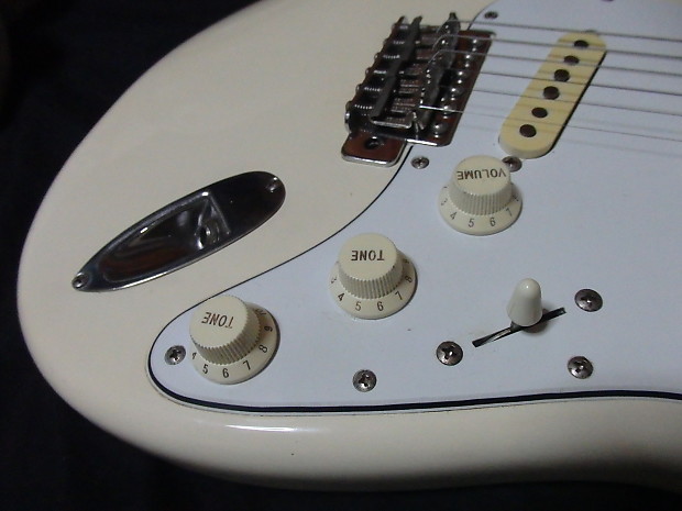 Fender JV Stratocaster 1982-84 White MIJ Japan Vintage