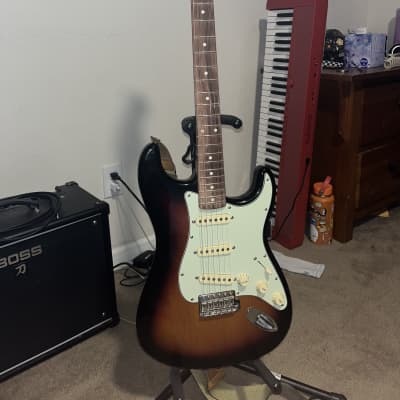 Fender  Vintera Stratocaster  2021 3 tone sunburst image 2