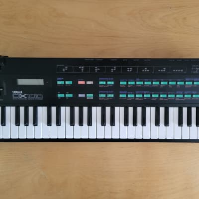 Yamaha DX100 Programmable Algorithm Synthesizer 1985 - Black With original Box and manuals