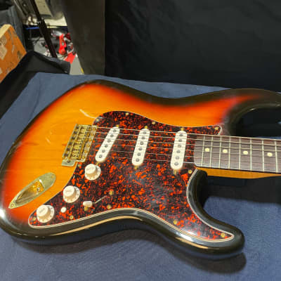 Fender Deluxe Series Stratocaster Guitar MIM 2002 - Sunburst image 2
