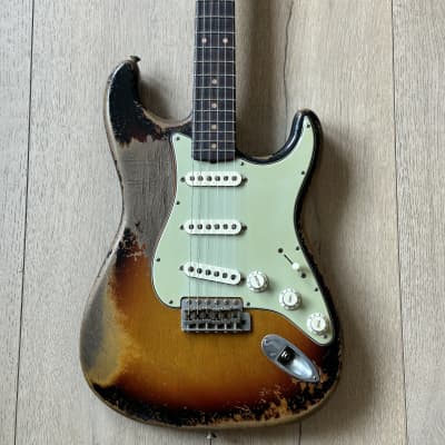 2024 Fender Custom Shop Masterbuilt Dale Wilson '60s Roasted Stratocaster Heavy Relic Electric Guitar Faded Chocolate 3-Color Sunburst for sale