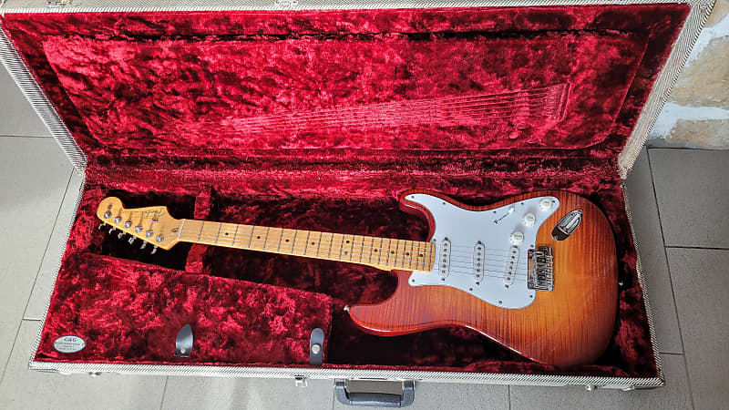 Fender American Select Stratocaster Maple Fingerboard Cherry Burst