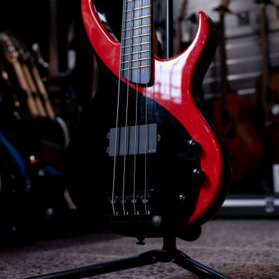 Kramer D-1 Bass 2016 - Present - Gloss Red-Black for sale