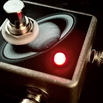 Saturnworks Micro Latching Kill Mute Switch Killswitch w/ LED Guitar Pedal with Neutrik Jacks - Handcrafted in California image 4