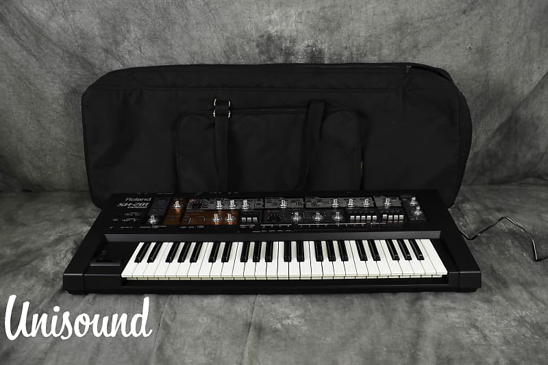 Roland SH-201 Analog-Modeling Synthesizer in Very Good Condition