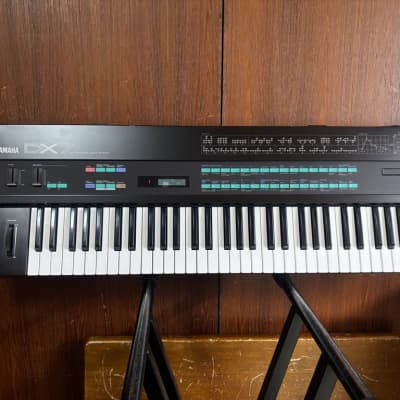 Yamaha DX7 vintage digital synth w/ case New internal battery & refurbished!