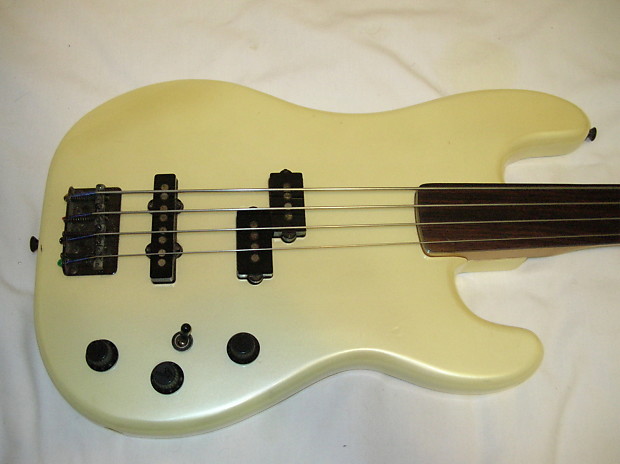 1987 Fender Jazz Bass Special Bass P J Fretless Creme MIJ