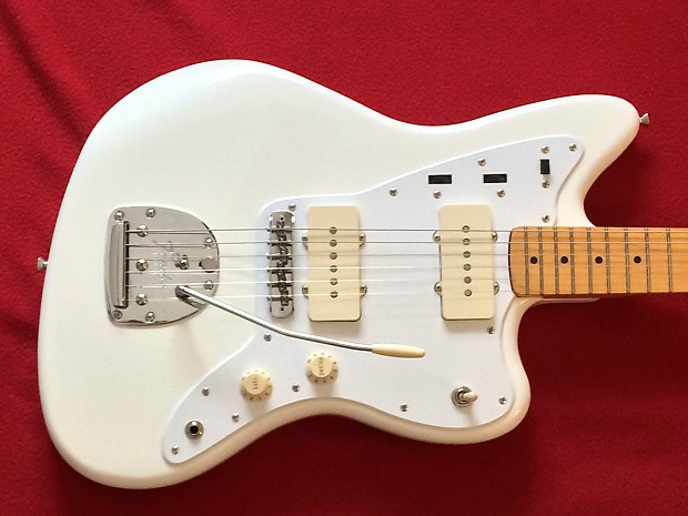 Fender Squier Vintage Modified Jazzmaster with Maple Neck Fender AVRI Trem Olympic White
