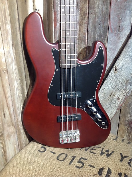 Squier Standard Jazz Bass Brown