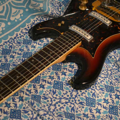 Silvertone 319. 14109 1960s - Sunburst image 4
