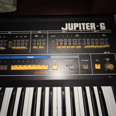 Roland Jupiter 6 61-Key Synthesizer 1983 - 1985 - Black