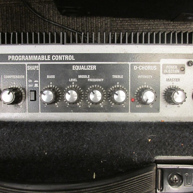 Roland DB-500 ベースアンプ キャスター付き 出力160W 大規模
