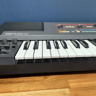 Roland Juno 106s 61-Key Programmable Polyphonic Synthesizer - Black image 5