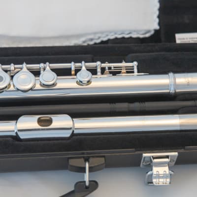 Yamaha YFL-281 Open-Hole Intermediate Flute *Cleaned & Serviced *Ready to Play image 2