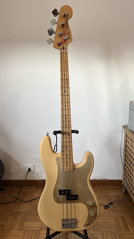 Fender Classic Series '50s Precision Bass Honey Blonde