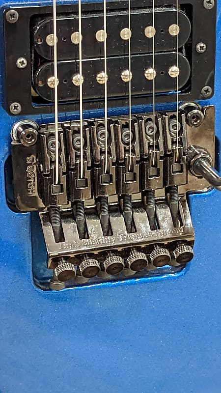 Chatting Bird - Design by Caparison CDE-HH (Dellinger clone