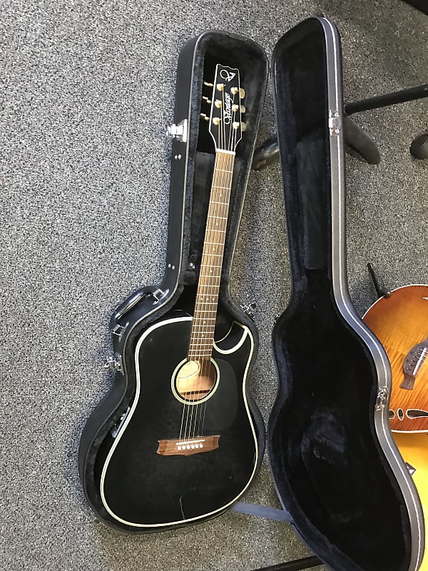 Vantage VST60 CE TB acoustic electric guitar handcrafted in Korea in good condition with Ibanez hard