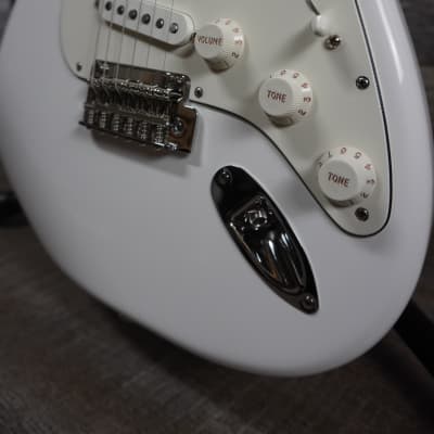 Fender Player Stratocaster Polar White image 3