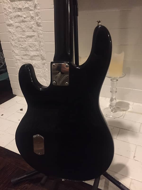 Music Man Cutlass 1 Bass graphite neck 1983 Black