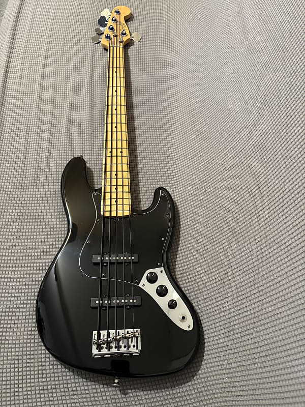 Fender American Standard 5弦ベース Fender】今もプロの間で愛用者の多い22F、5連ペグのAmerican Deluxe