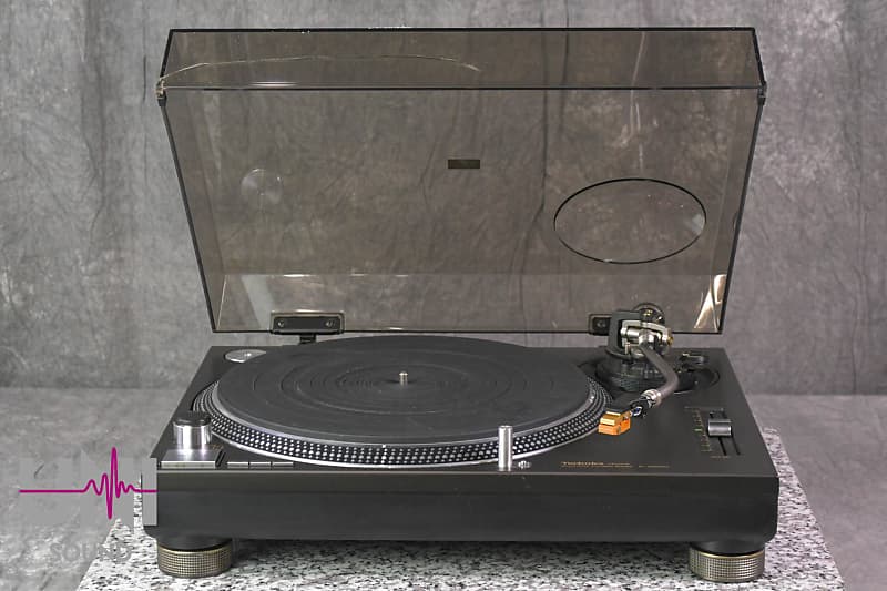 Technics SL-1200MK4 Black direct drive turntable in Very Good Condition  			