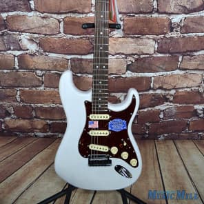 Fender American Deluxe Stratocaster Olympic Pearl image 12