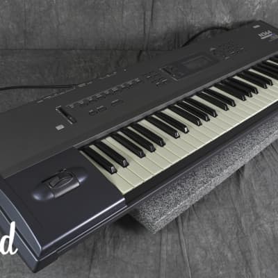 KORG N364 Music Workstation Synthesizer in Very Good Condition.