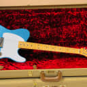 Fender Esquire Vintage 1950 Reissue 70th Anniversary model*rare Lake Placid Blue*sounds/plays/looks and feels really great * produces the authentic 1950s Twang Tone*comes with US GG Fender Tweed Case*collectors guitar in mint condition