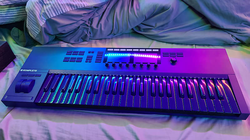 Native Instruments Komplete Kontrol S49 25th Anniversary Native Instruments Komplete Kontrol S49 25th Anniversary
