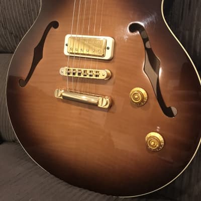 Yamaha AEX 520 Electric Guitar - Brown Sunburst image 3