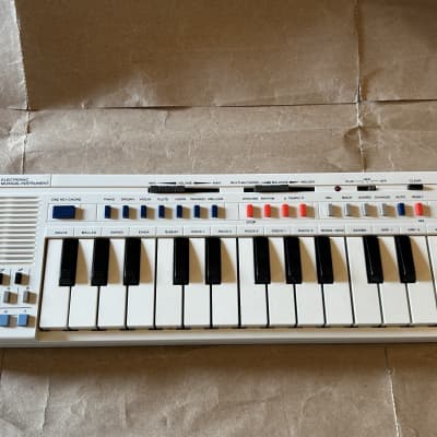 Casio PT-20 29-Key Mini Synthesizer 1980s - White Excellent Condition with Users Manual booklet and Carrying Pouch