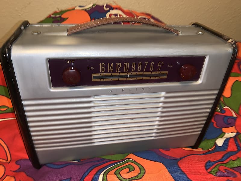 Montgomery Ward Airline 1940s Steel tube radio | Reverb