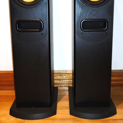 B&W P4 floorstanding speakers image 2