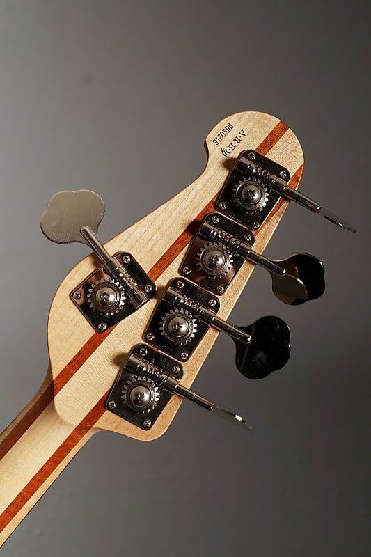 Yamaha BB2025X 5 String Bass Black, with Hard Shell Case