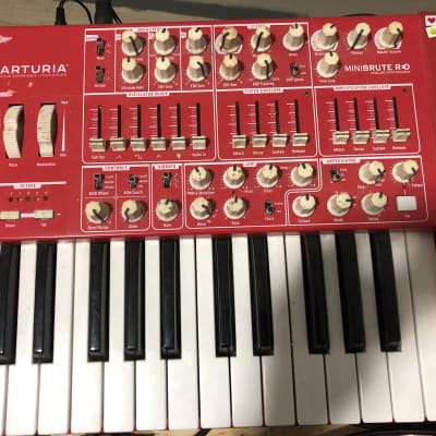 Arturia MiniBrute Red 25-Key Synthesizer 2012 - 2018 - Red
