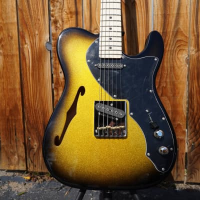G&L USA ASAT Classic Thinline 2-Tone Goldburst 6-String Electric Guitar w/ Gig Bag NOS image 2
