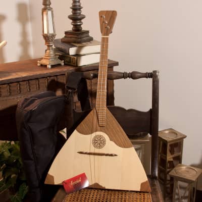 Roosebeck BLLPW 27-Inch Traditional 3-String Prima Balalaika with  Nylon Gig Bag & Pick image 7