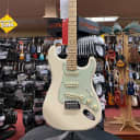 Fender  Deluxe Roadhouse Stratocaster®, Maple Fingerboard, Olympic White