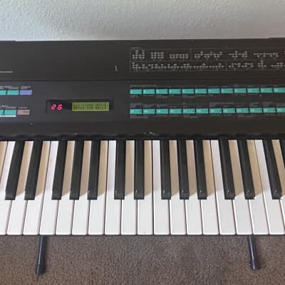 Yamaha DX7 Synthesizer Keyboard