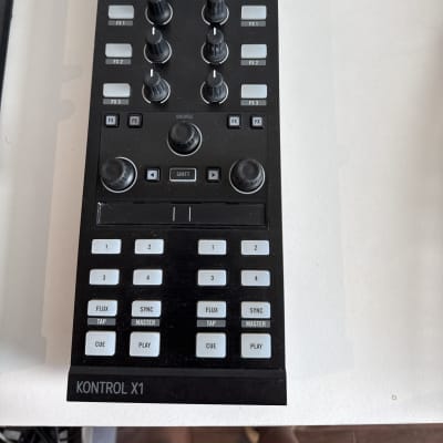 Native Instruments Traktor Kontrol S2 Mk1 DJ ControlleR