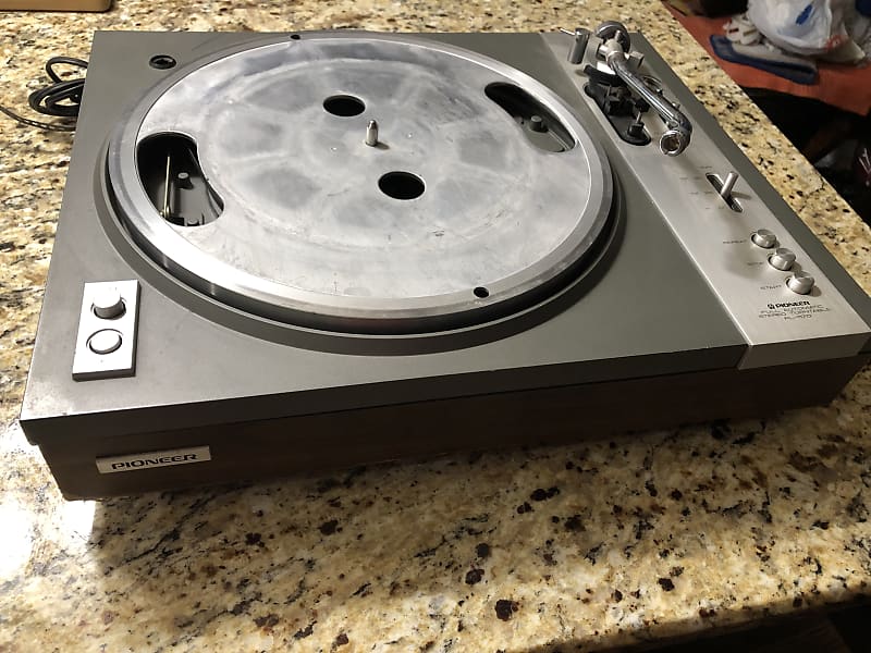 Pioneer  PL-117D Record Player Turntable Vintage for Parts or Repair PL117D  			