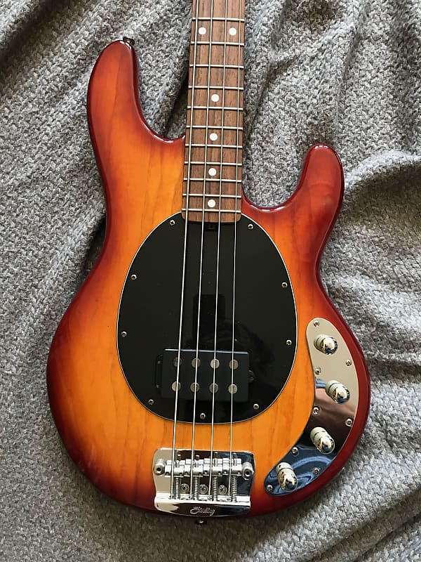 Sterling Ray34 Ray 34 by Music Man Stingray 2000's Honey Burst