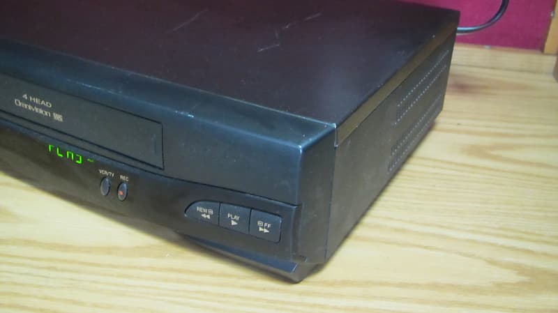 Quasar VHQ440 Mono VHS VCR VHR Lecteur VHS avec télécommande et câbles TV -   France