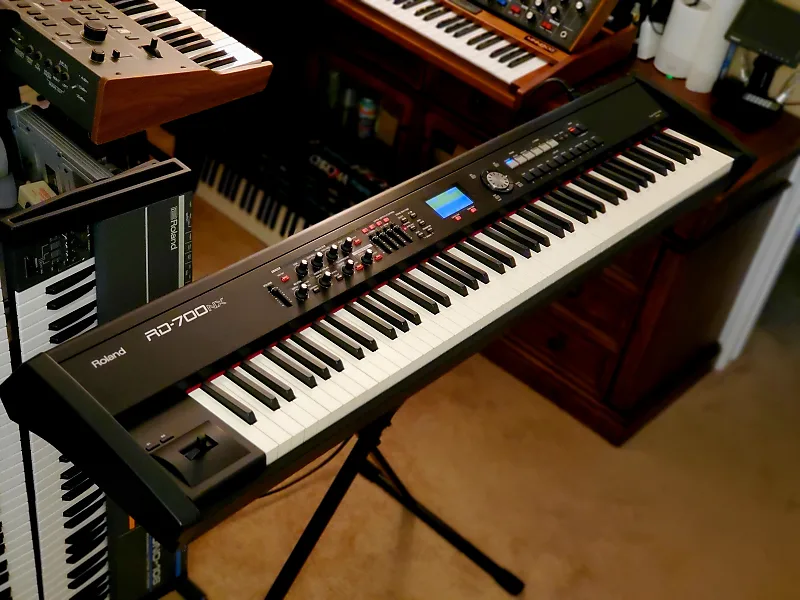 Roland RD700-NX（アルモア製ハードケース付）ステージピアノ88鍵 Roland RD-700NX 88-Key Digital Piano | Reverb