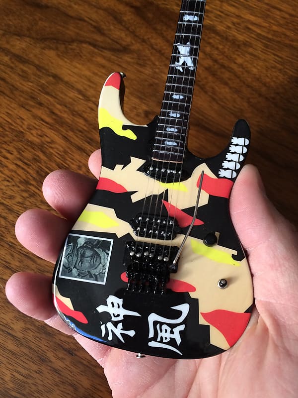 Axe Heaven George Lynch Skull & Snakes Mini Guitar Replica