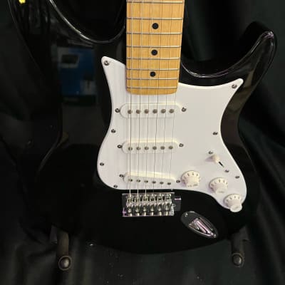 Behringer Stratocaster Style Guitar Black image 2