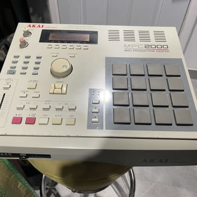 Akai MPC2000 MIDI Production Center 1997 - 2001 - Grey